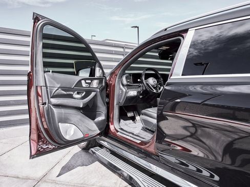 Used 2024 Mercedes-Benz Maybach GLS 600 4MATIC image 33