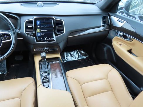 Used 2018 Volvo XC90 T6 Momentum w/ Convenience Package image 12