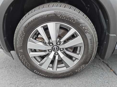 Used 2025 Nissan Pathfinder SL AWD/4WD image 9
