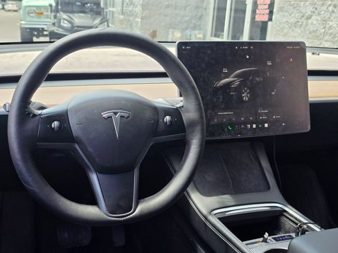 Used 2023 Tesla Model Y Long Range AWD/4WD image 8