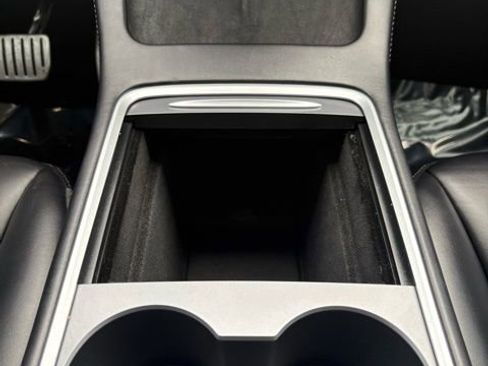 Used 2022 Tesla Model Y Performance image 34