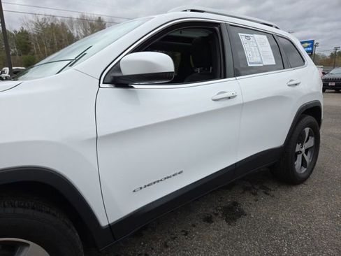 Used 2020 Jeep Cherokee Limited w/ Luxury Group AWD/4WD image 38