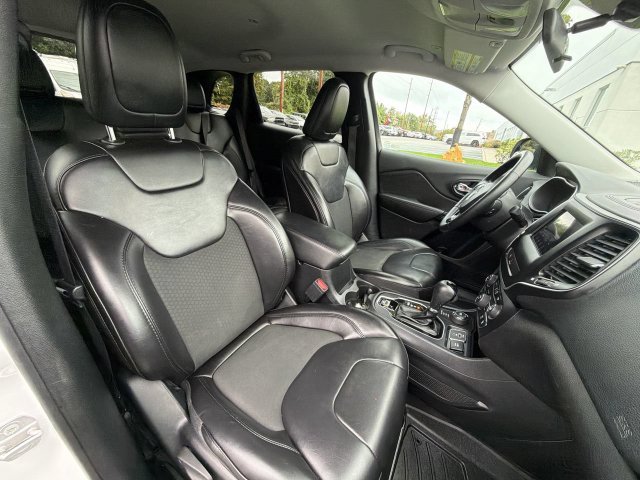 Used 2019 Jeep Cherokee Latitude Plus AWD/4WD image 24