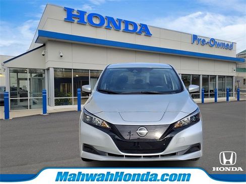 Used 2025 Nissan Leaf S image 2