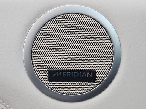 Used 2025 Land Rover Discovery S image 23