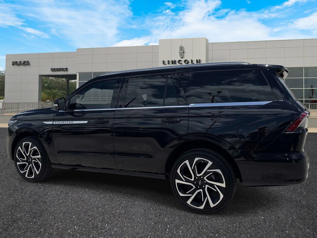 New 2026 Lincoln Navigator Reserve AWD/4WD image 4