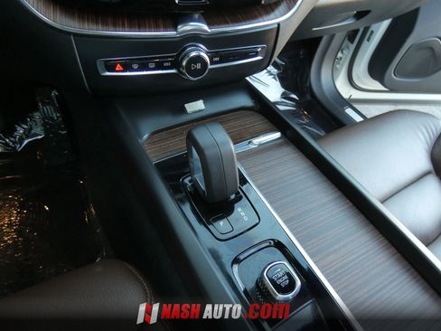 Used 2022 Volvo XC60 B5 Momentum AWD/4WD image 59