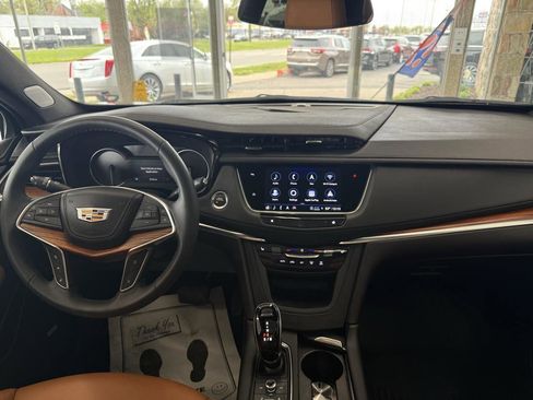 Used 2025 Cadillac XT5 Premium Luxury w/ LPO, Floor Liner Package AWD/4WD image 38