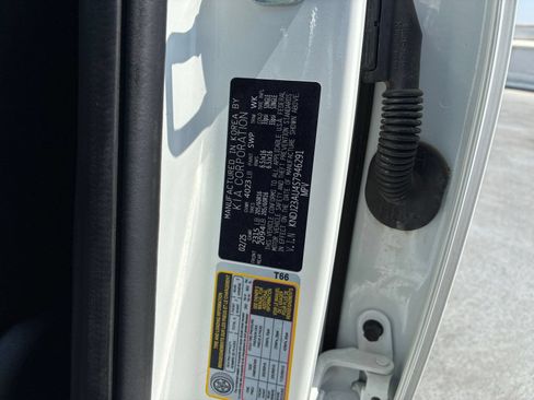 Used 2025 Kia Soul LX w/ LX Technology Package FWD image 27