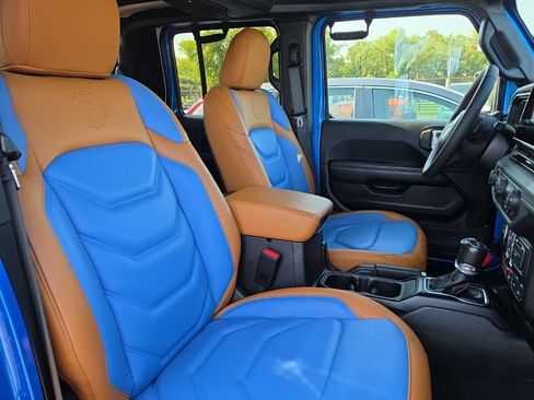 Used 2024 Jeep Gladiator Rubicon AWD/4WD image 21