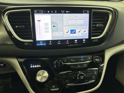 Used 2023 Chrysler Pacifica Touring-L FWD image 42