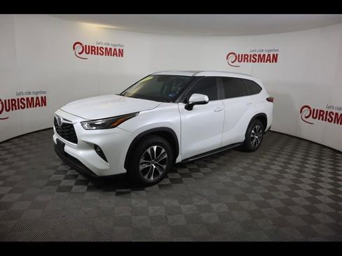Used 2023 Toyota Highlander XLE FWD image 4