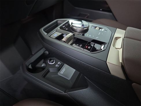 New 2026 BMW iX xDrive45 image 33