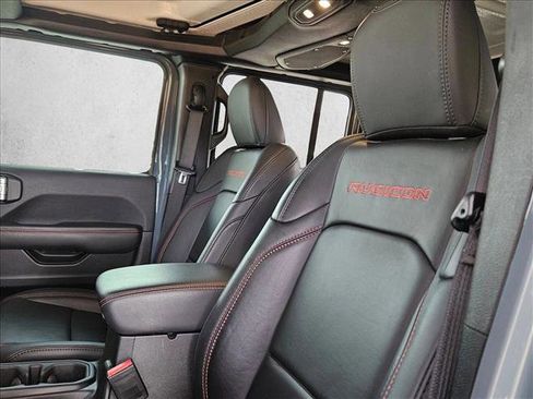 Used 2025 Jeep Gladiator Rubicon w/ Convenience Group image 19