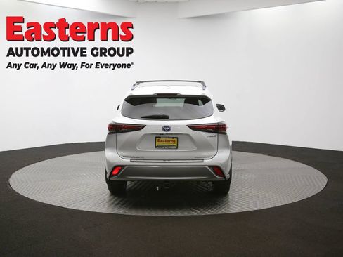 Used 2024 Toyota Highlander Platinum AWD/4WD image 43