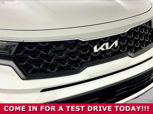 Certified 2023 Kia Sorento SX Prestige w/ Panoramic Sunroof Package AWD/4WD image 28
