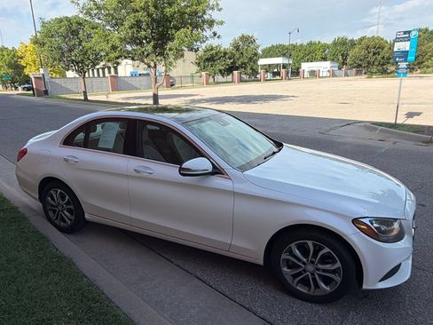 Used 2017 Mercedes-Benz C 300 4MATIC Sedan image 4