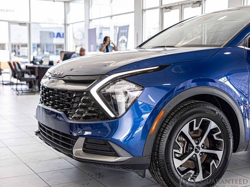 Used 2023 Kia Sportage EX image 5
