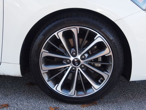 Used 2019 Kia Cadenza Technology image 9
