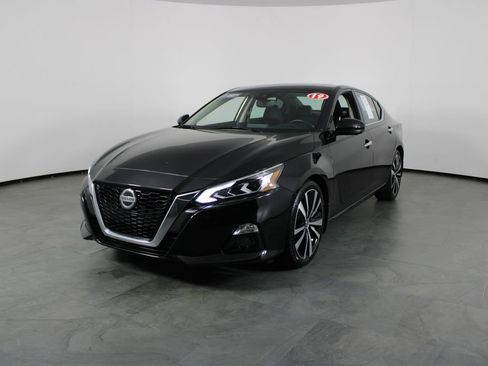 Used 2019 Nissan Altima 2.5 Platinum FWD image 2