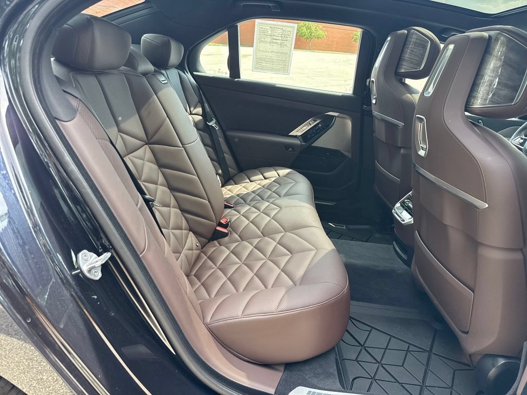 Used 2024 BMW 740i xDrive AWD/4WD image 31