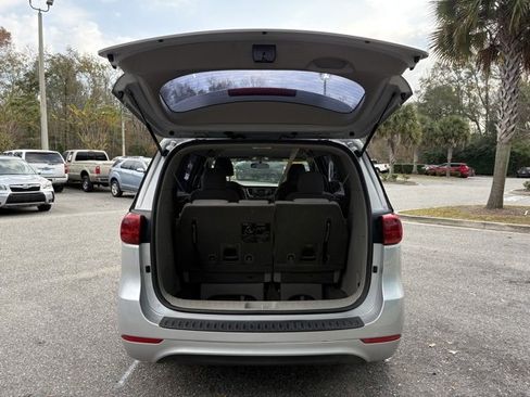 Used 2018 Kia Sedona L image 33