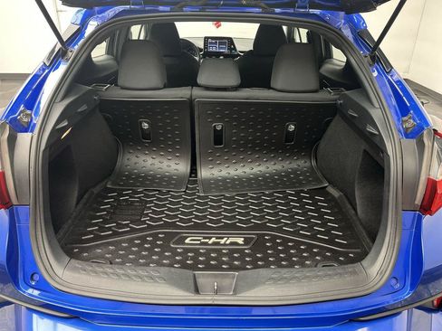 Used 2019 Toyota C-HR XLE FWD image 3