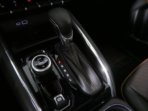 Used 2025 GMC Canyon AT4 w/ Technology Plus Package AWD/4WD image 28