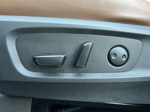 Used 2022 Nissan Pathfinder Platinum w/ Cargo Package image 12