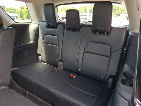 Used 2024 Nissan Pathfinder SL AWD/4WD image 10