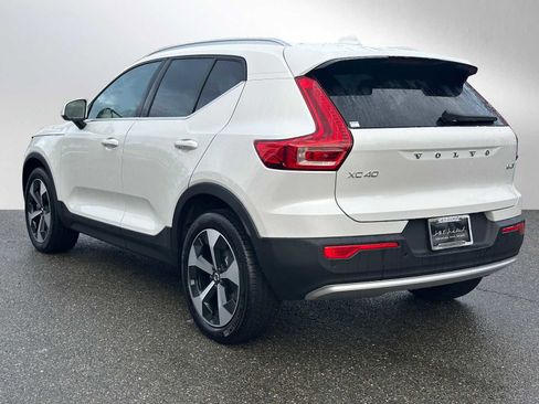 Used 2025 Volvo XC40 B5 Core w/ Climate Package image 5