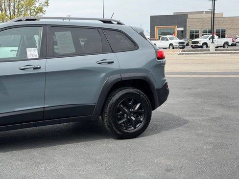 Used 2015 Jeep Cherokee Trailhawk w/ Leather Interior Group AWD/4WD image 8