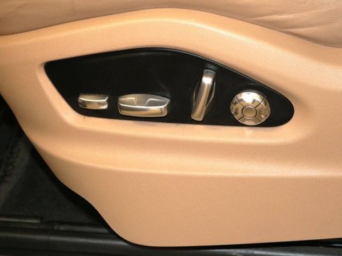 Used 2020 Porsche Cayenne Turbo AWD/4WD image 66
