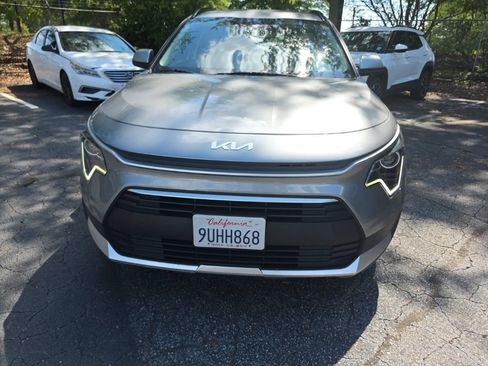 Used 2025 Kia Niro LX FWD image 2