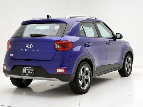 Used 2022 Hyundai Venue SEL image 9