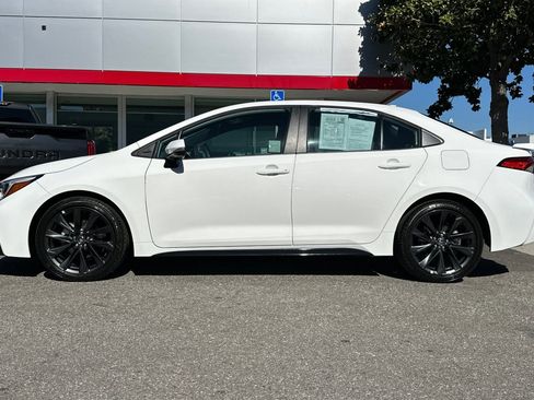 Used 2025 Toyota Corolla SE w/ Convenience Package image 7