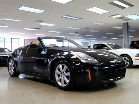 Used 2004 Nissan 350Z Touring image 33