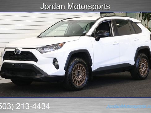 Used 2020 Toyota RAV4 LE image 3
