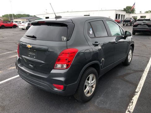 Used 2020 Chevrolet Trax LS w/ Tint and Cruise Package FWD image 4