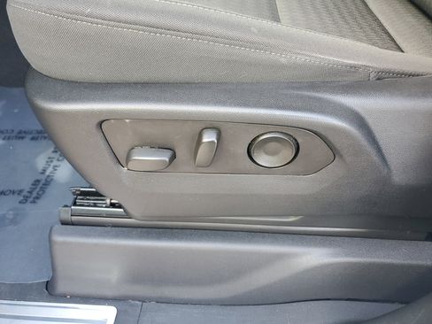 Used 2022 Chevrolet Silverado 1500 LT image 10