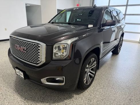 Used 2017 GMC Yukon Denali w/ Open Road Package AWD/4WD image 6