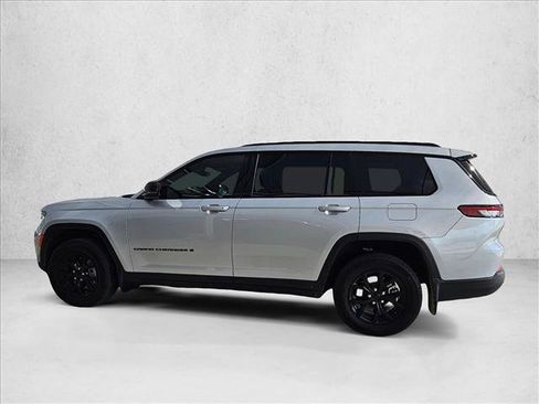 Used 2025 Jeep Grand Cherokee L Altitude AWD/4WD image 8