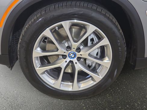 Used 2025 BMW X5 xDrive50e w/ Executive Package AWD/4WD image 32