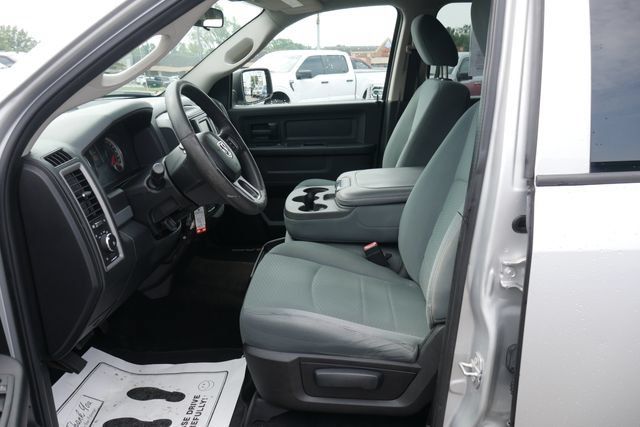 Used 2017 RAM 1500 Express AWD/4WD image 2
