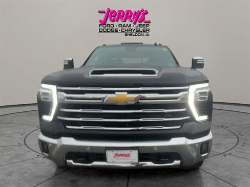 Used 2024 Chevrolet Silverado 2500 LTZ w/ LTZ Premium Package image 8