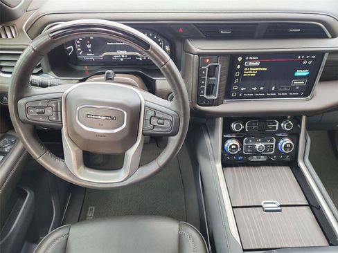Used 2024 GMC Yukon Denali w/ Advanced Technology Package AWD/4WD image 11