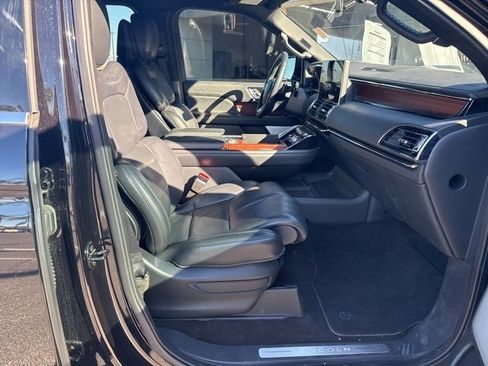 Used 2023 Lincoln Navigator Reserve image 13