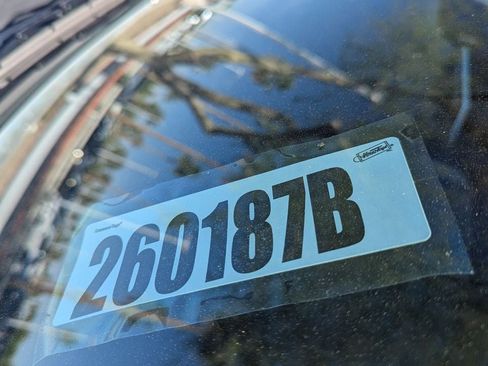 Used 2025 Hyundai Venue SEL image 33