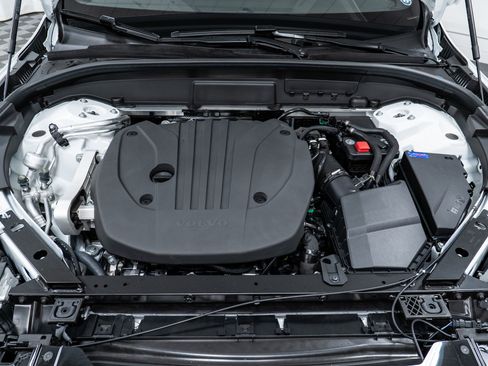 New 2026 Volvo XC60 B5 Plus w/ Climate Package image 9