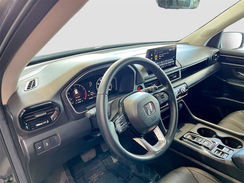 Used 2025 Honda Pilot EX-L image 9